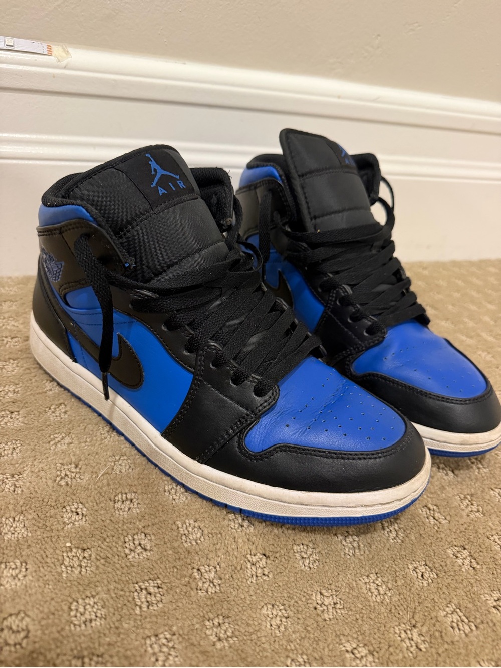 Air Jordan 1 mid “ hyper royal”